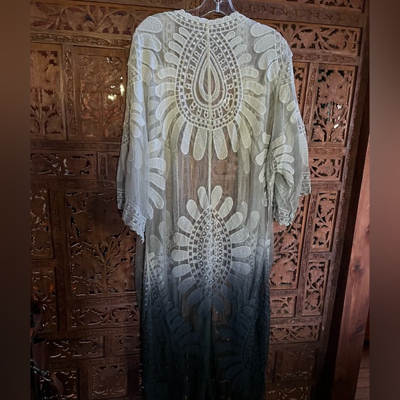 Lace Kimono - Picture 2 of 4